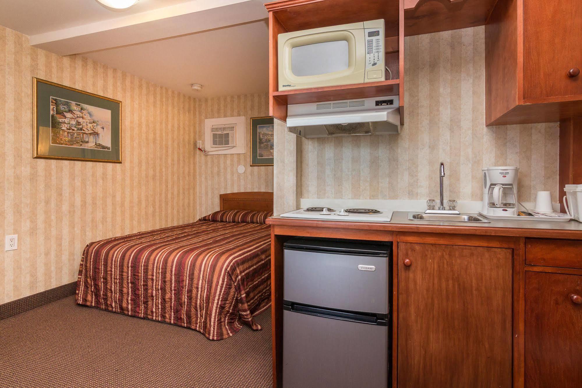Canadas Best Value Inn Chinook Station YYC Exteriér fotografie