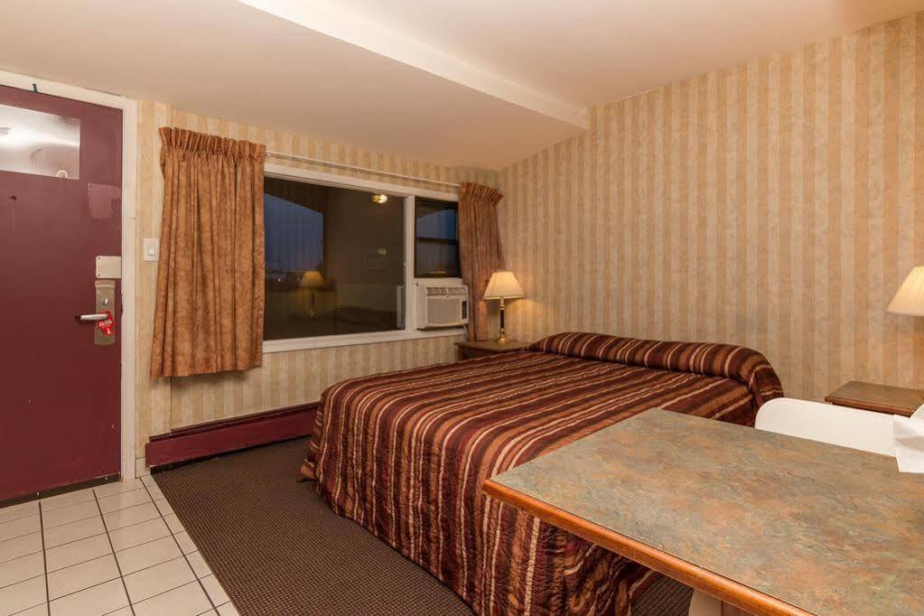 Canadas Best Value Inn Chinook Station YYC Exteriér fotografie