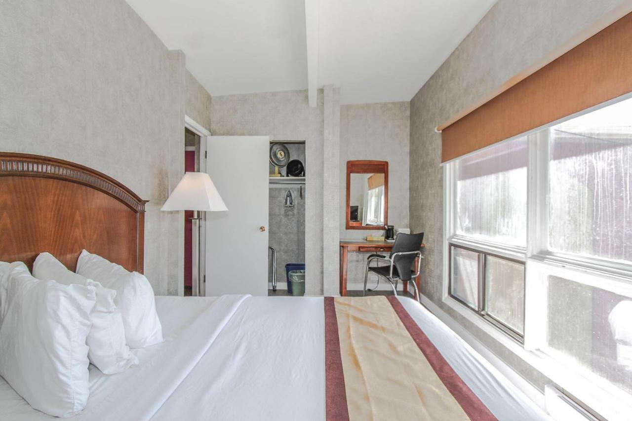 Canadas Best Value Inn Chinook Station YYC Exteriér fotografie