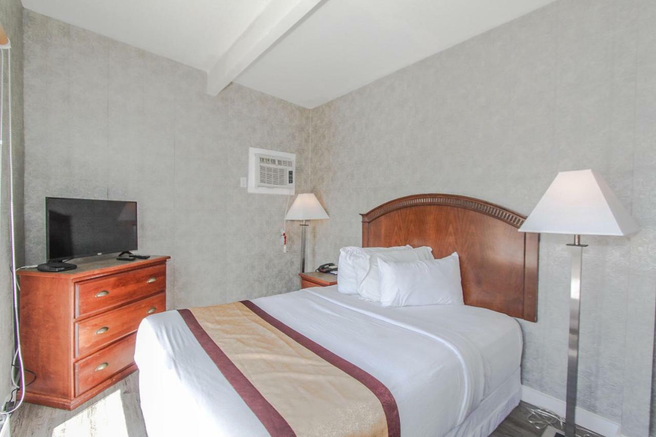 Canadas Best Value Inn Chinook Station YYC Exteriér fotografie